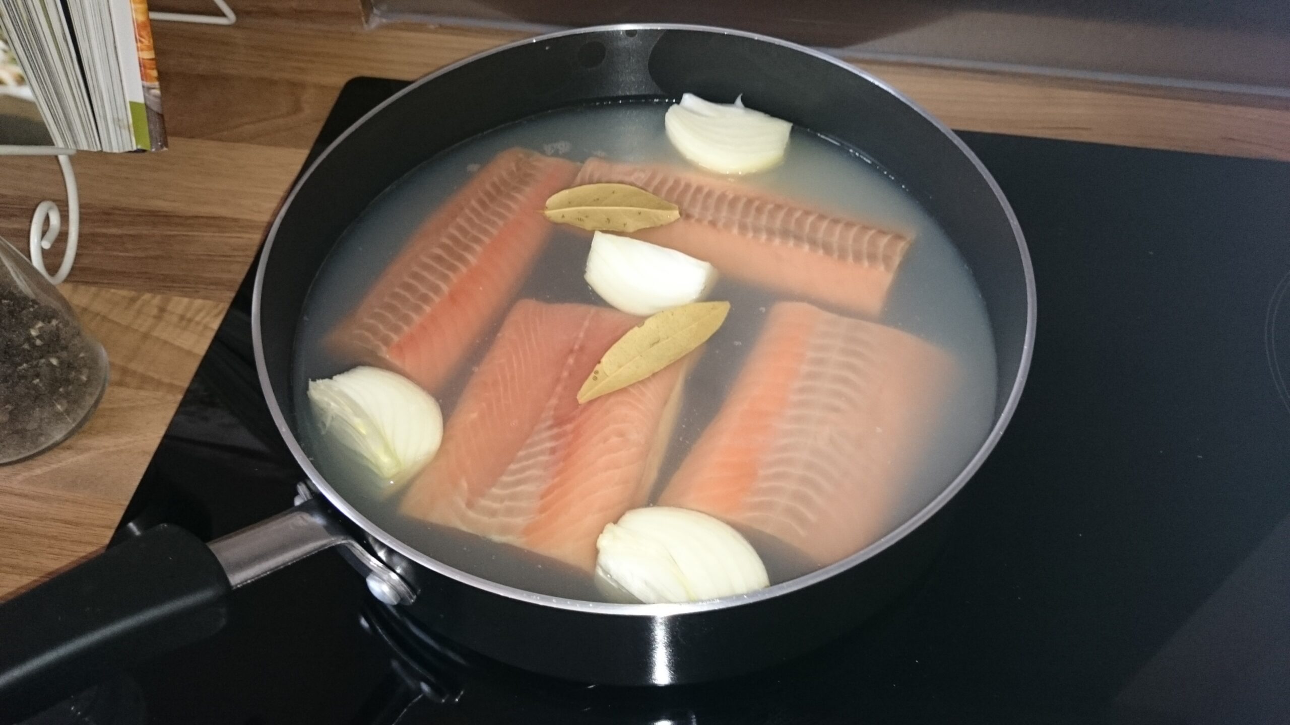 Poached Salmon With Dill Sauce